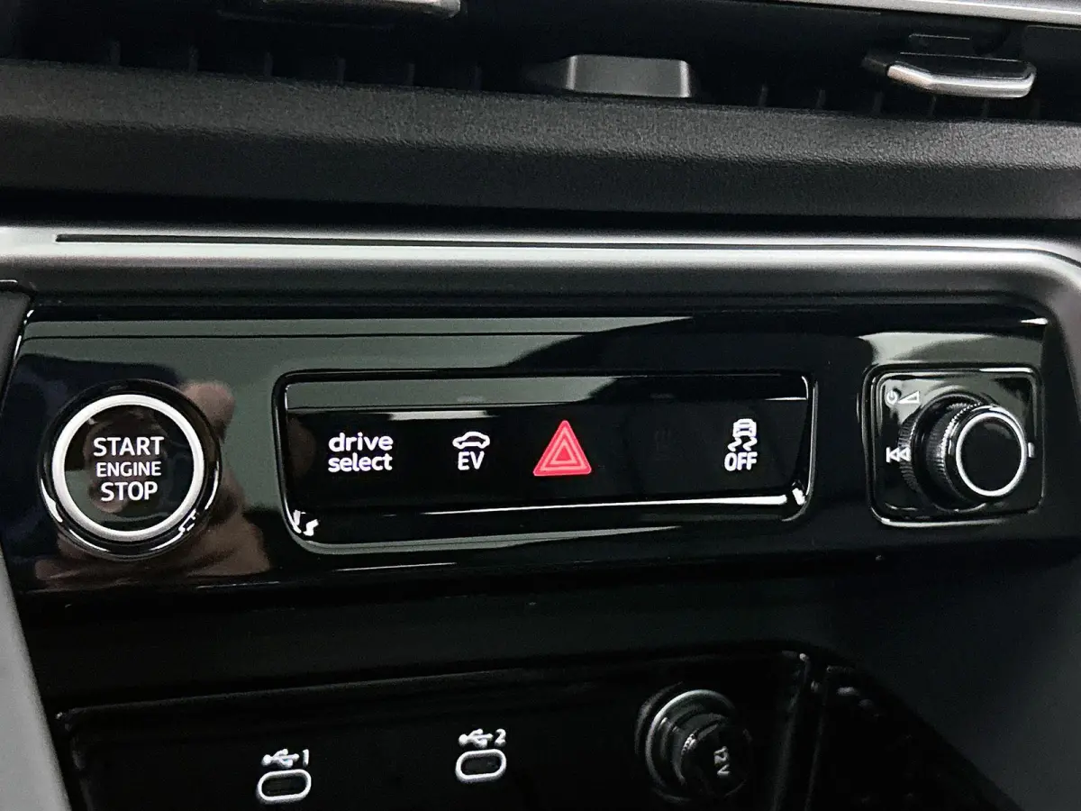 2.0 TFSI e-hybrid quattro S edition Competition 225 PK| Navigatie | Trekhaak | Panorama Glasdak | B&O | Stoelventilatie | 21"Lm Velgen | Airco