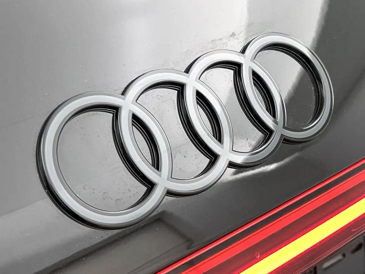 2.0 TFSI e-hybrid quattro S edition Competition 225 PK| Navigatie | Trekhaak | Panorama Glasdak | B&O | Stoelventilatie | 21"Lm Velgen | Airco