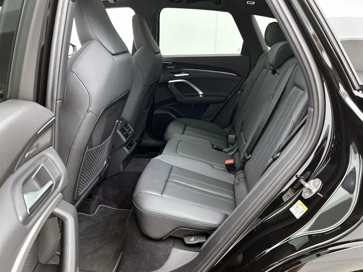 2.0 TFSI e-hybrid quattro S edition Competition 225 PK| Navigatie | Trekhaak | Panorama Glasdak | B&O | Stoelventilatie | 21"Lm Velgen | Airco
