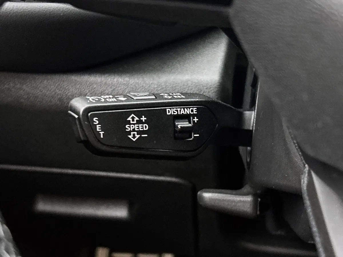 2.0 TFSI e-hybrid quattro S edition Competition 225 PK| Navigatie | Trekhaak | Panorama Glasdak | B&O | Stoelventilatie | 21"Lm Velgen | Airco