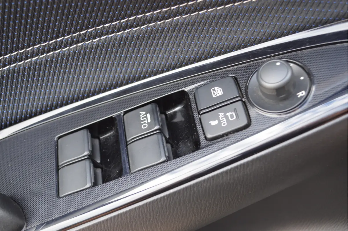 1.5 Skyactiv-G Luxury | Orig NL Auto | 1e eigenaar | Android/Apple Carpl. | Cruise C.