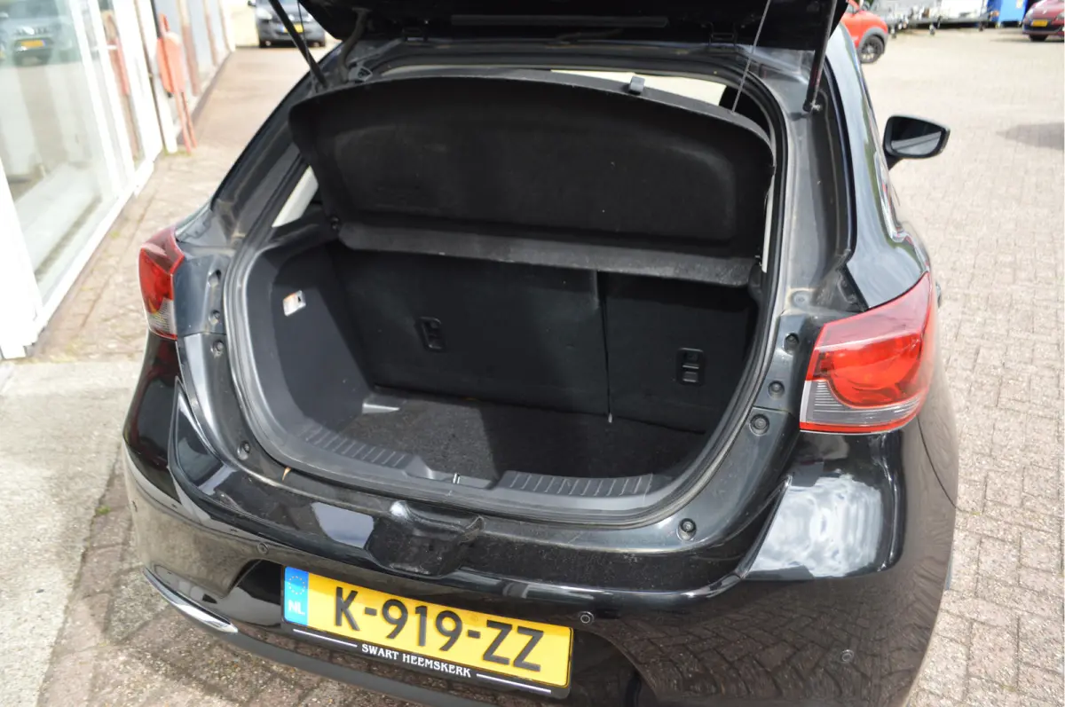 1.5 Skyactiv-G Luxury | Orig NL Auto | 1e eigenaar | Android/Apple Carpl. | Cruise C.