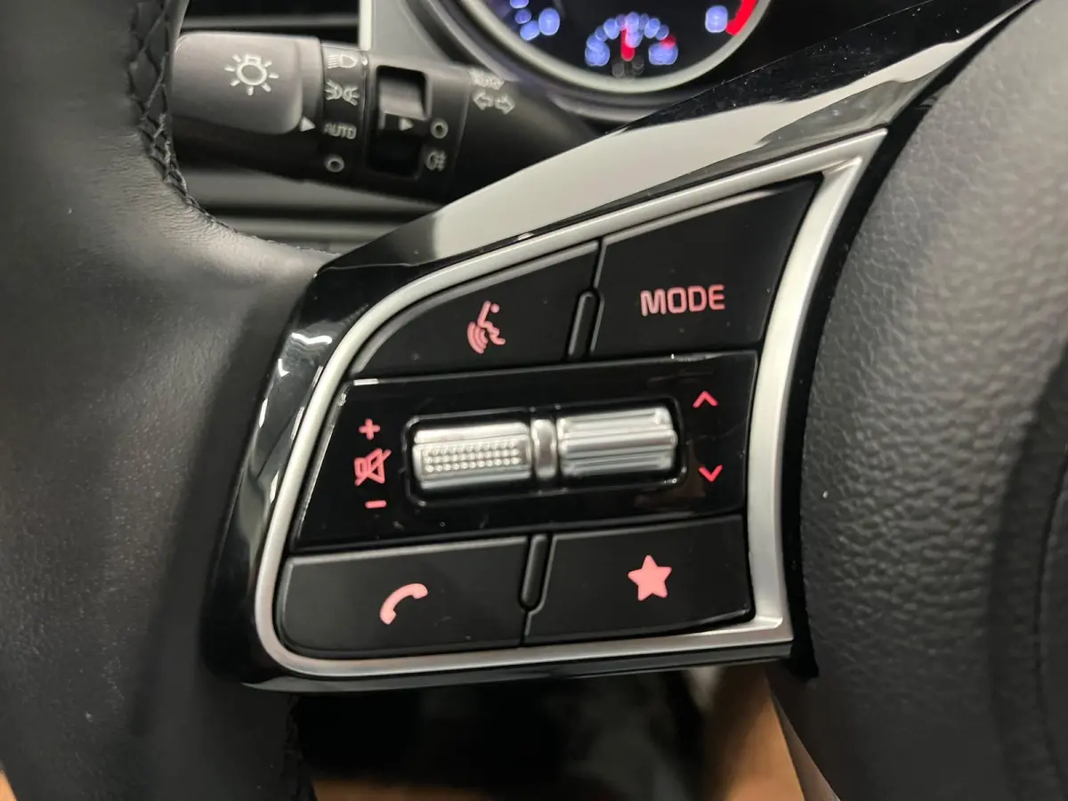 1.0 T-GDi DynamicLine Cruise control Climate control Camera Stoel + Stuur verwarming Apple Carplay/ Android Auto Navigatie