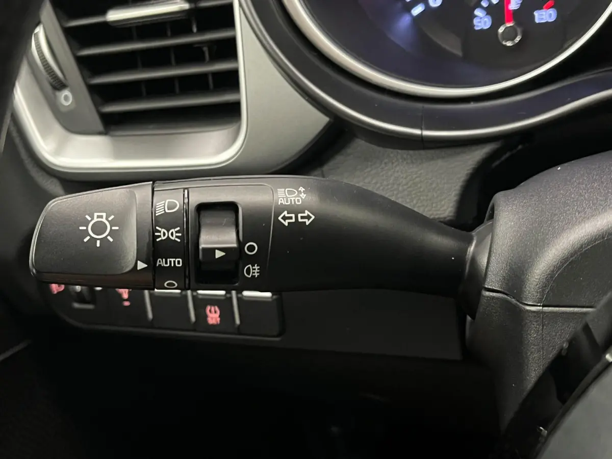 1.0 T-GDi DynamicLine Cruise control Climate control Camera Stoel + Stuur verwarming Apple Carplay/ Android Auto Navigatie