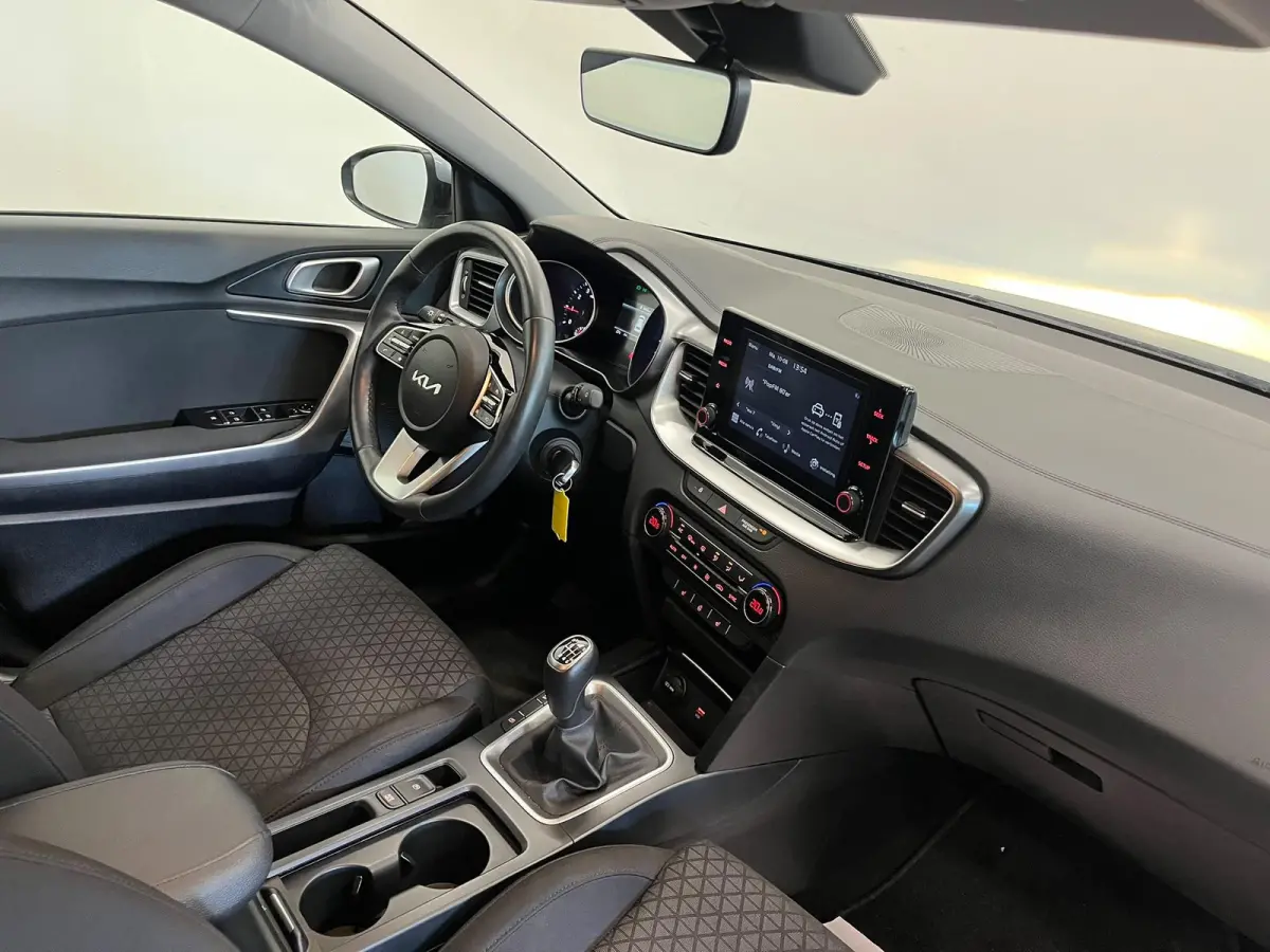 1.0 T-GDi DynamicLine Cruise control Climate control Camera Stoel + Stuur verwarming Apple Carplay/ Android Auto Navigatie