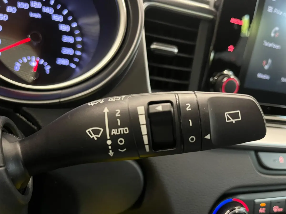 1.0 T-GDi DynamicLine Cruise control Climate control Camera Stoel + Stuur verwarming Apple Carplay/ Android Auto Navigatie
