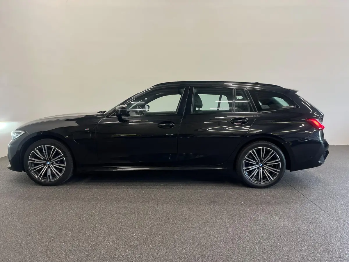 330e High Executive M-Sport SoH 87% Surround View Camera Adaptieve Cruise Control M Sportremsysteem Parkeersensoren Stuur + stoel verwarming Navigatie Led Keyless Apple Carplay/ Android Auto