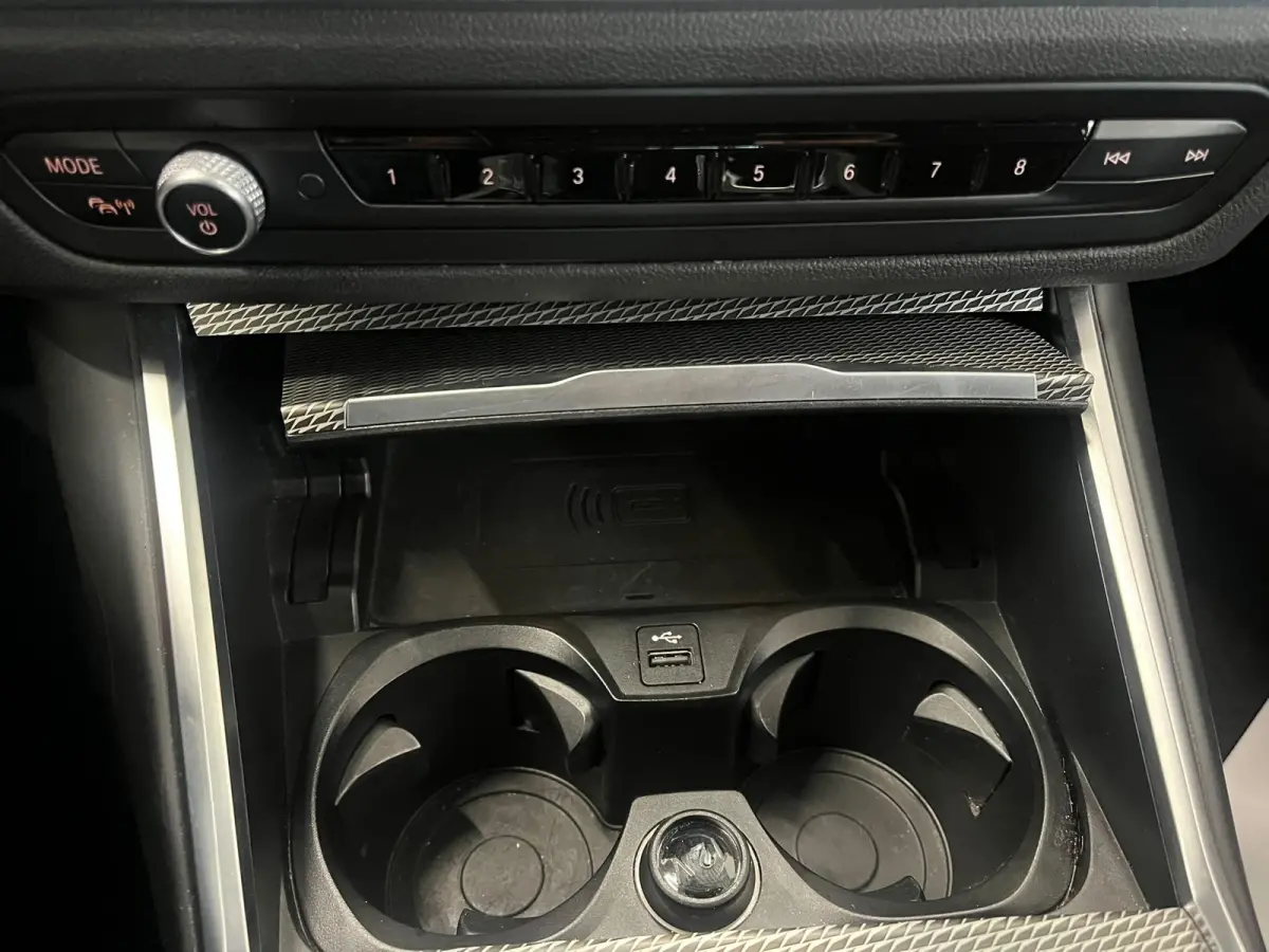 330e High Executive M-Sport SoH 87% Surround View Camera Adaptieve Cruise Control M Sportremsysteem Parkeersensoren Stuur + stoel verwarming Navigatie Led Keyless Apple Carplay/ Android Auto