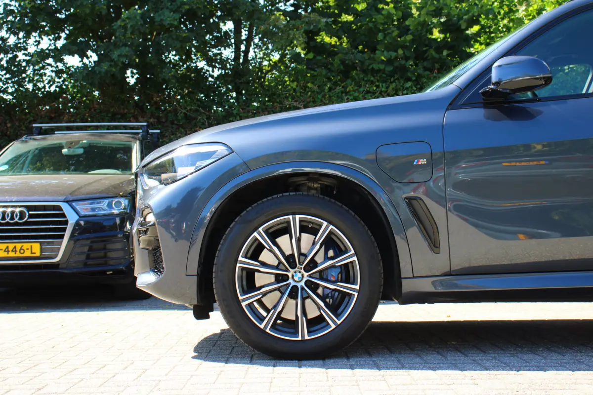 xDrive45e High Executive | NL-AUTO! | M-SPORT | 360° CAMERA ELEKTR TREKHAAK | LUCHTVERING | ADAPTIVE CRUISE | DODE HOEK | HARMEN KARDON | LANE ASSIST | ELEKTR. STOEL INCL GEHEUGEN