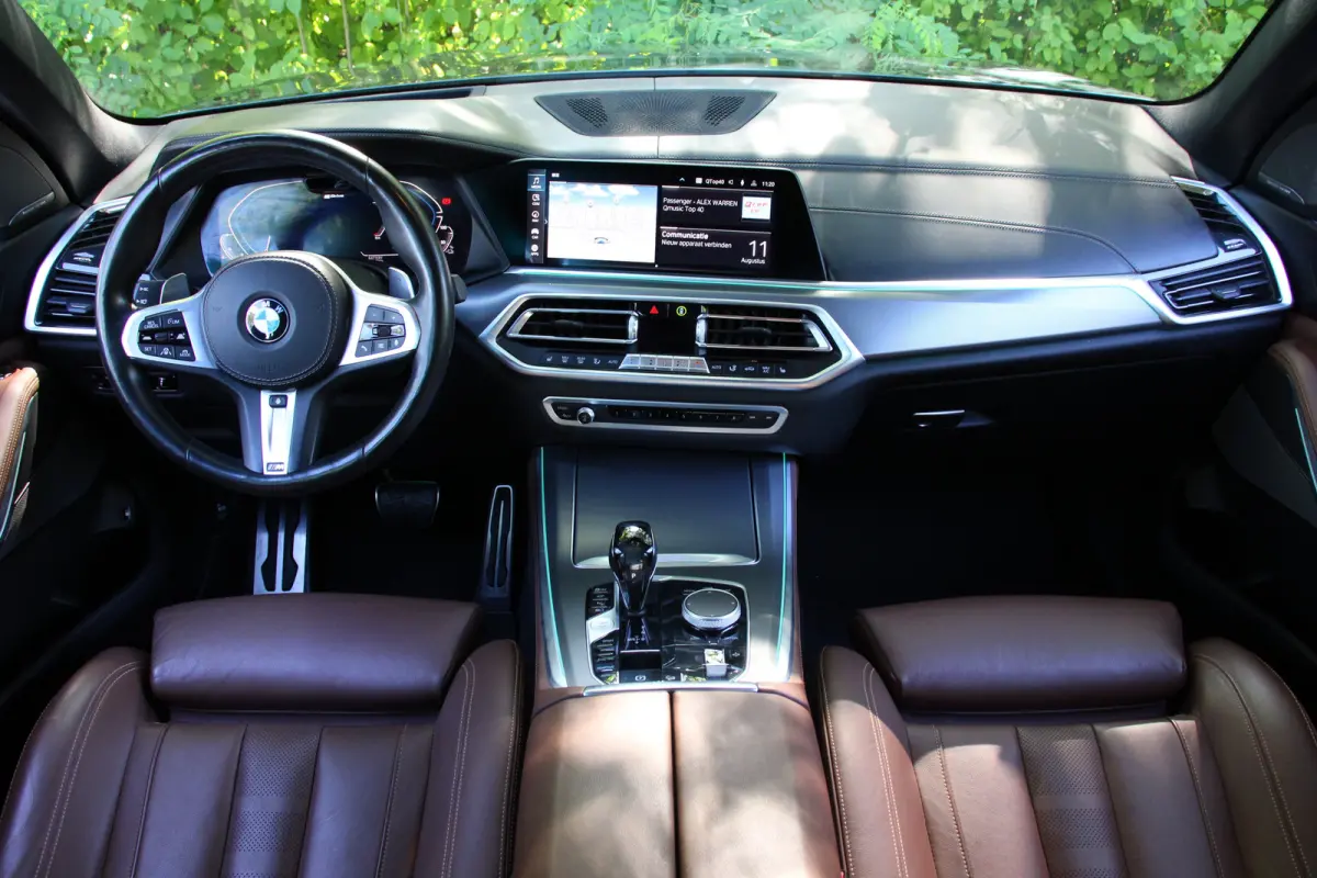 xDrive45e High Executive | NL-AUTO! | M-SPORT | 360° CAMERA ELEKTR TREKHAAK | LUCHTVERING | ADAPTIVE CRUISE | DODE HOEK | HARMEN KARDON | LANE ASSIST | ELEKTR. STOEL INCL GEHEUGEN
