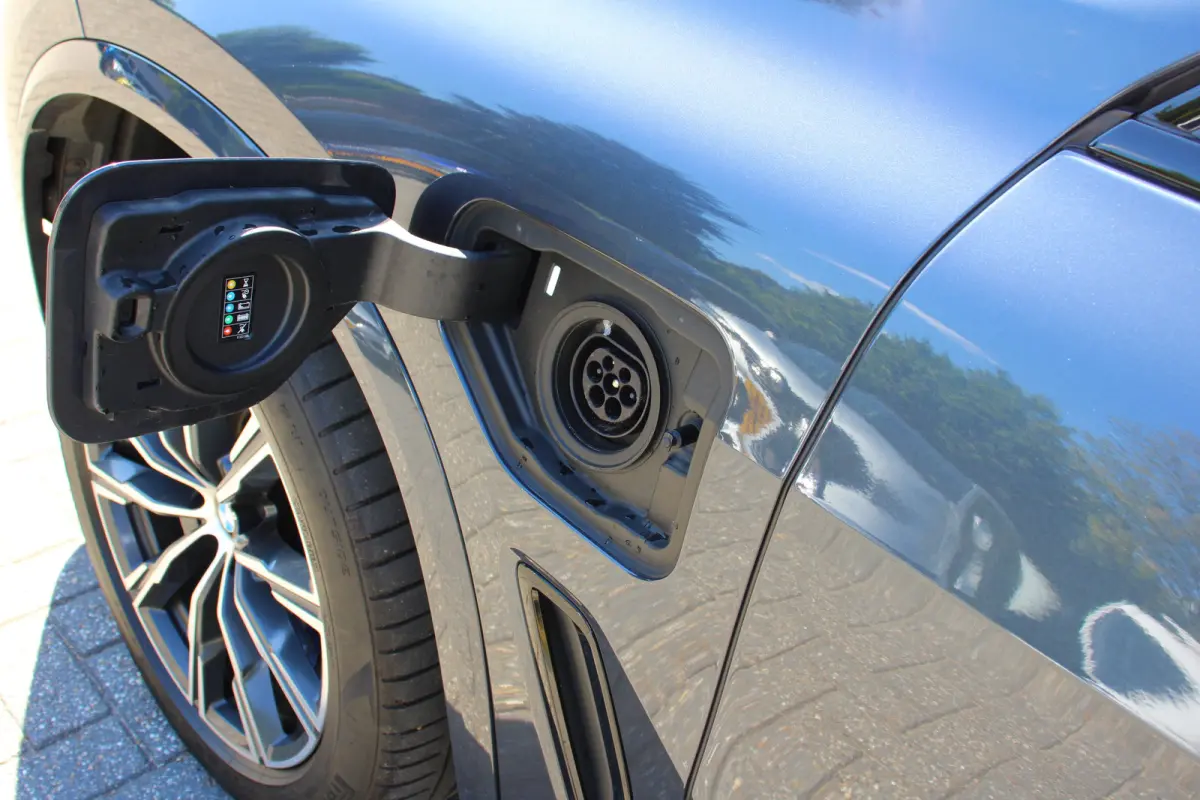 xDrive45e High Executive | NL-AUTO! | M-SPORT | 360° CAMERA ELEKTR TREKHAAK | LUCHTVERING | ADAPTIVE CRUISE | DODE HOEK | HARMEN KARDON | LANE ASSIST | ELEKTR. STOEL INCL GEHEUGEN