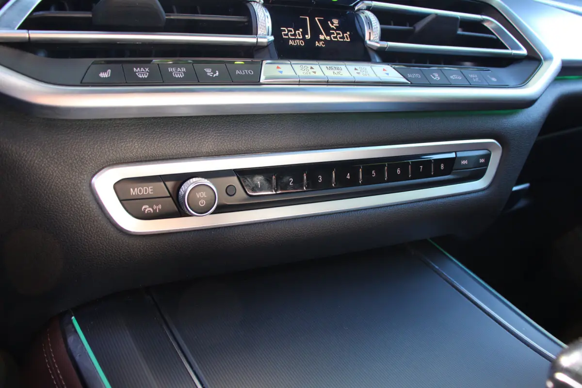 xDrive45e High Executive | NL-AUTO! | M-SPORT | 360° CAMERA ELEKTR TREKHAAK | LUCHTVERING | ADAPTIVE CRUISE | DODE HOEK | HARMEN KARDON | LANE ASSIST | ELEKTR. STOEL INCL GEHEUGEN