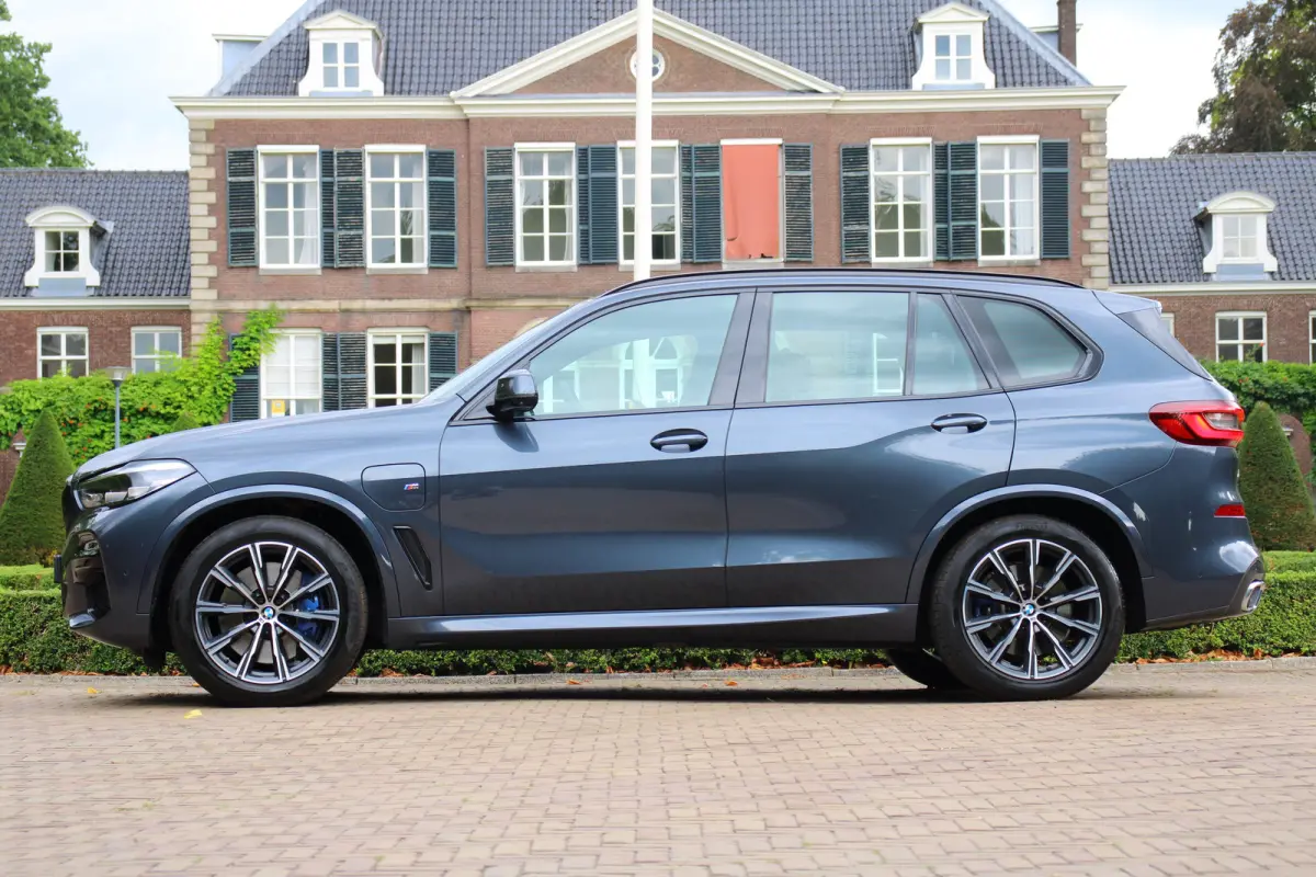 xDrive45e High Executive | NL-AUTO! | M-SPORT | 360° CAMERA ELEKTR TREKHAAK | LUCHTVERING | ADAPTIVE CRUISE | DODE HOEK | HARMEN KARDON | LANE ASSIST | ELEKTR. STOEL INCL GEHEUGEN