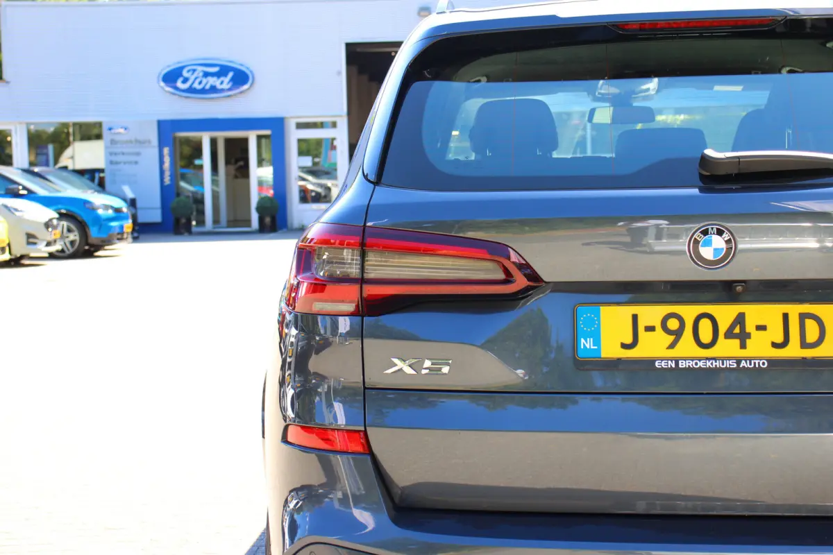 xDrive45e High Executive | NL-AUTO! | M-SPORT | 360° CAMERA ELEKTR TREKHAAK | LUCHTVERING | ADAPTIVE CRUISE | DODE HOEK | HARMEN KARDON | LANE ASSIST | ELEKTR. STOEL INCL GEHEUGEN