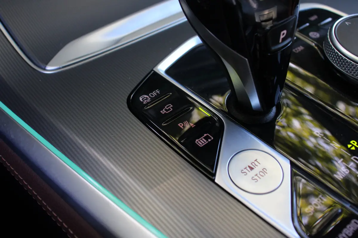 xDrive45e High Executive | NL-AUTO! | M-SPORT | 360° CAMERA ELEKTR TREKHAAK | LUCHTVERING | ADAPTIVE CRUISE | DODE HOEK | HARMEN KARDON | LANE ASSIST | ELEKTR. STOEL INCL GEHEUGEN