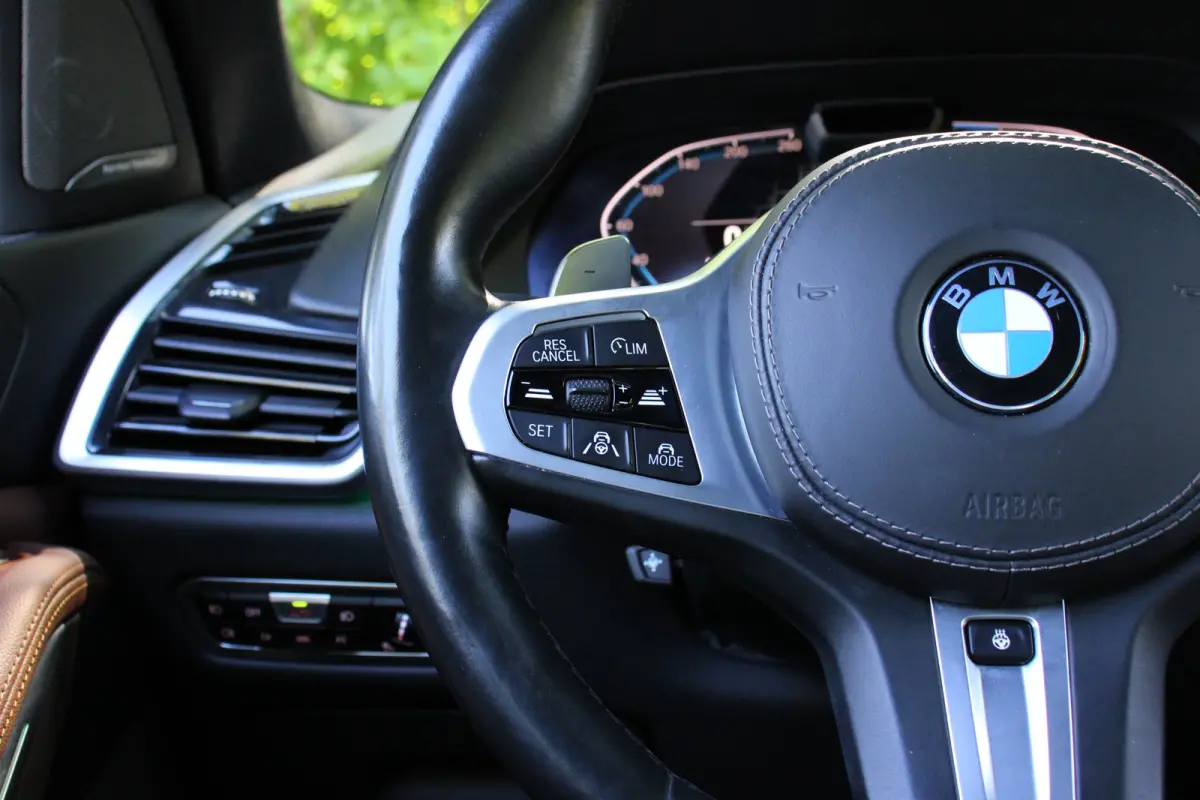xDrive45e High Executive | NL-AUTO! | M-SPORT | 360° CAMERA ELEKTR TREKHAAK | LUCHTVERING | ADAPTIVE CRUISE | DODE HOEK | HARMEN KARDON | LANE ASSIST | ELEKTR. STOEL INCL GEHEUGEN