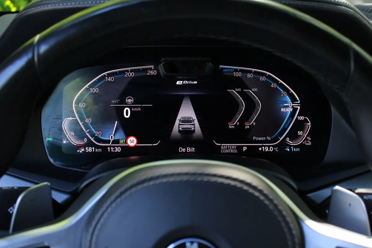 xDrive45e High Executive | NL-AUTO! | M-SPORT | 360° CAMERA ELEKTR TREKHAAK | LUCHTVERING | ADAPTIVE CRUISE | DODE HOEK | HARMEN KARDON | LANE ASSIST | ELEKTR. STOEL INCL GEHEUGEN