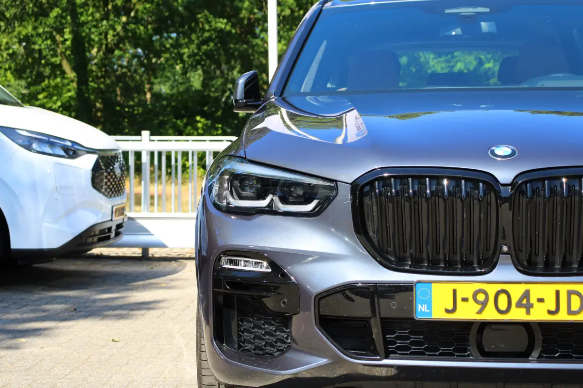 xDrive45e High Executive | NL-AUTO! | M-SPORT | 360° CAMERA ELEKTR TREKHAAK | LUCHTVERING | ADAPTIVE CRUISE | DODE HOEK | HARMEN KARDON | LANE ASSIST | ELEKTR. STOEL INCL GEHEUGEN