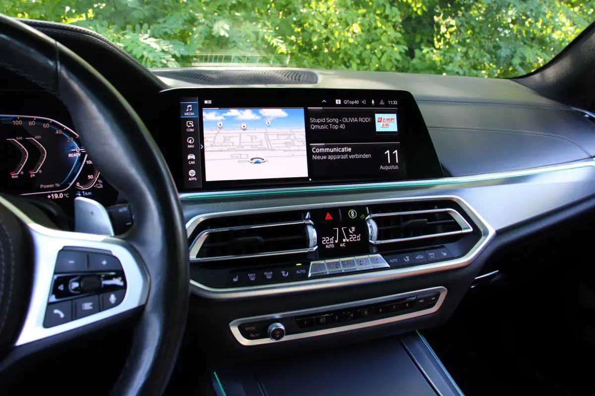 xDrive45e High Executive | NL-AUTO! | M-SPORT | 360° CAMERA ELEKTR TREKHAAK | LUCHTVERING | ADAPTIVE CRUISE | DODE HOEK | HARMEN KARDON | LANE ASSIST | ELEKTR. STOEL INCL GEHEUGEN