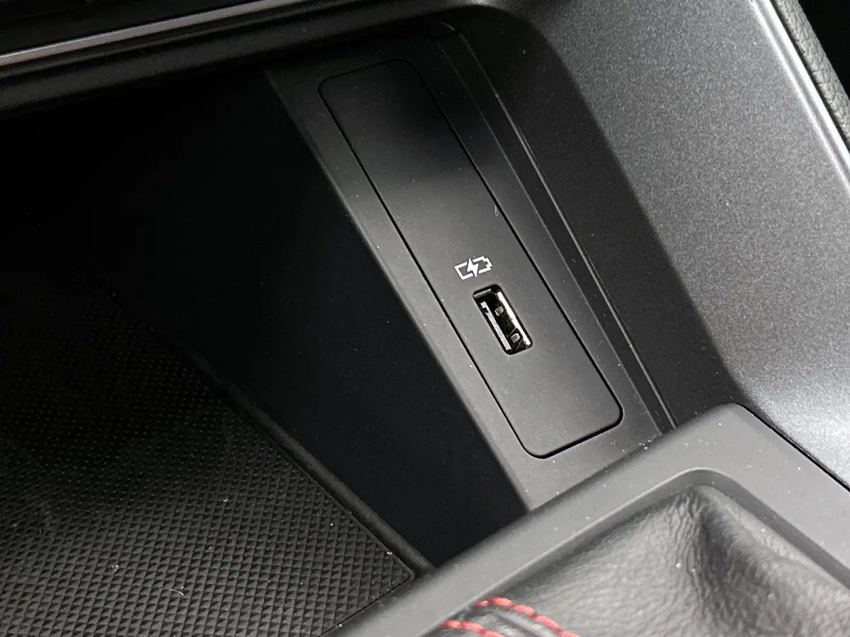 40 TFSI quattro Business Edition | AUTOMAAT | S-LINE | APPLE CARPLAY - ANDROID AUTO | STOELVERWARMING | TREKHAAK | CLIMATE CONTROL | CRUISE CONTROL | NAVIGATIE | DODEHOEKSENSOREN |