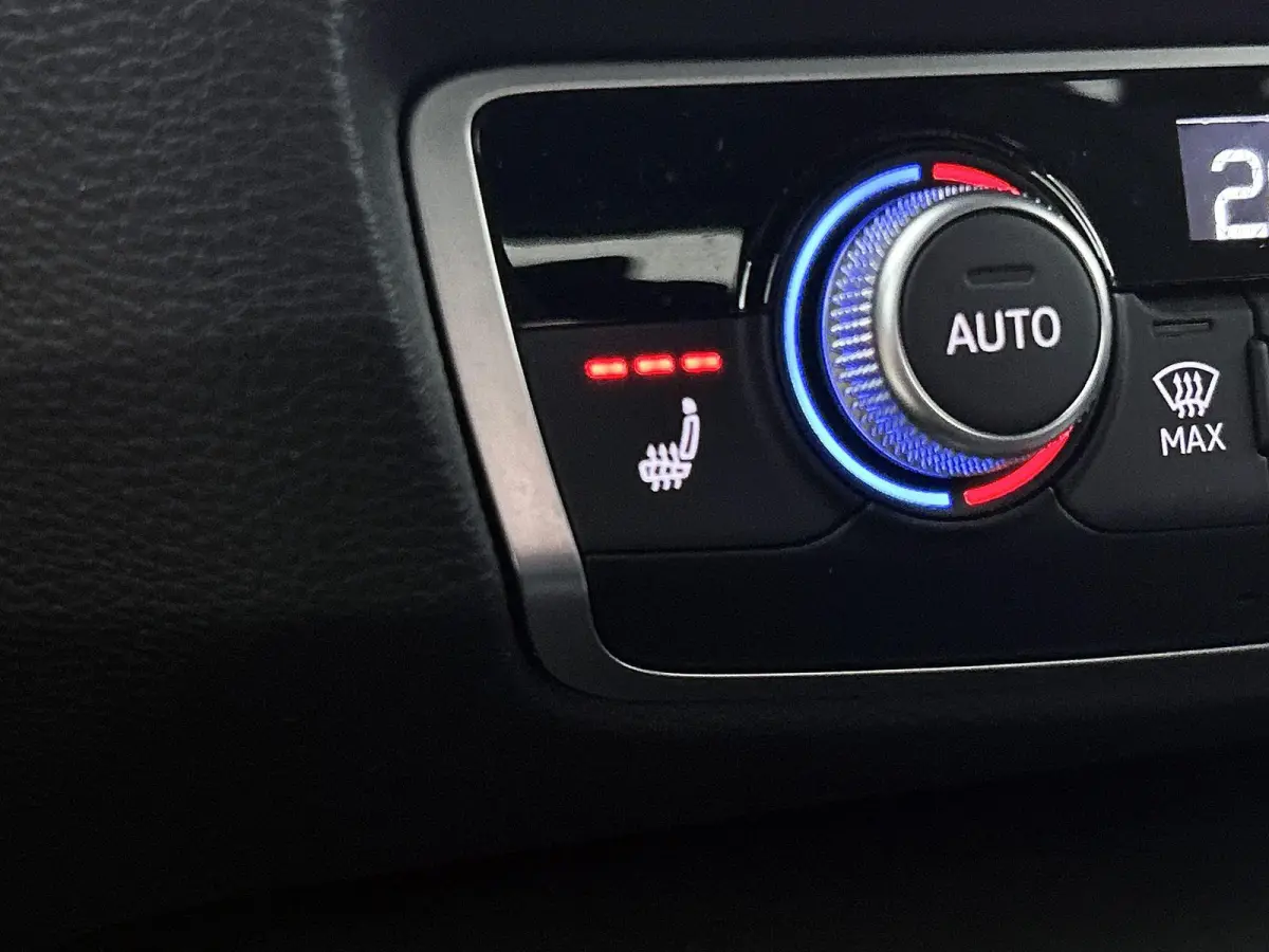 40 TFSI quattro Business Edition | AUTOMAAT | S-LINE | APPLE CARPLAY - ANDROID AUTO | STOELVERWARMING | TREKHAAK | CLIMATE CONTROL | CRUISE CONTROL | NAVIGATIE | DODEHOEKSENSOREN |