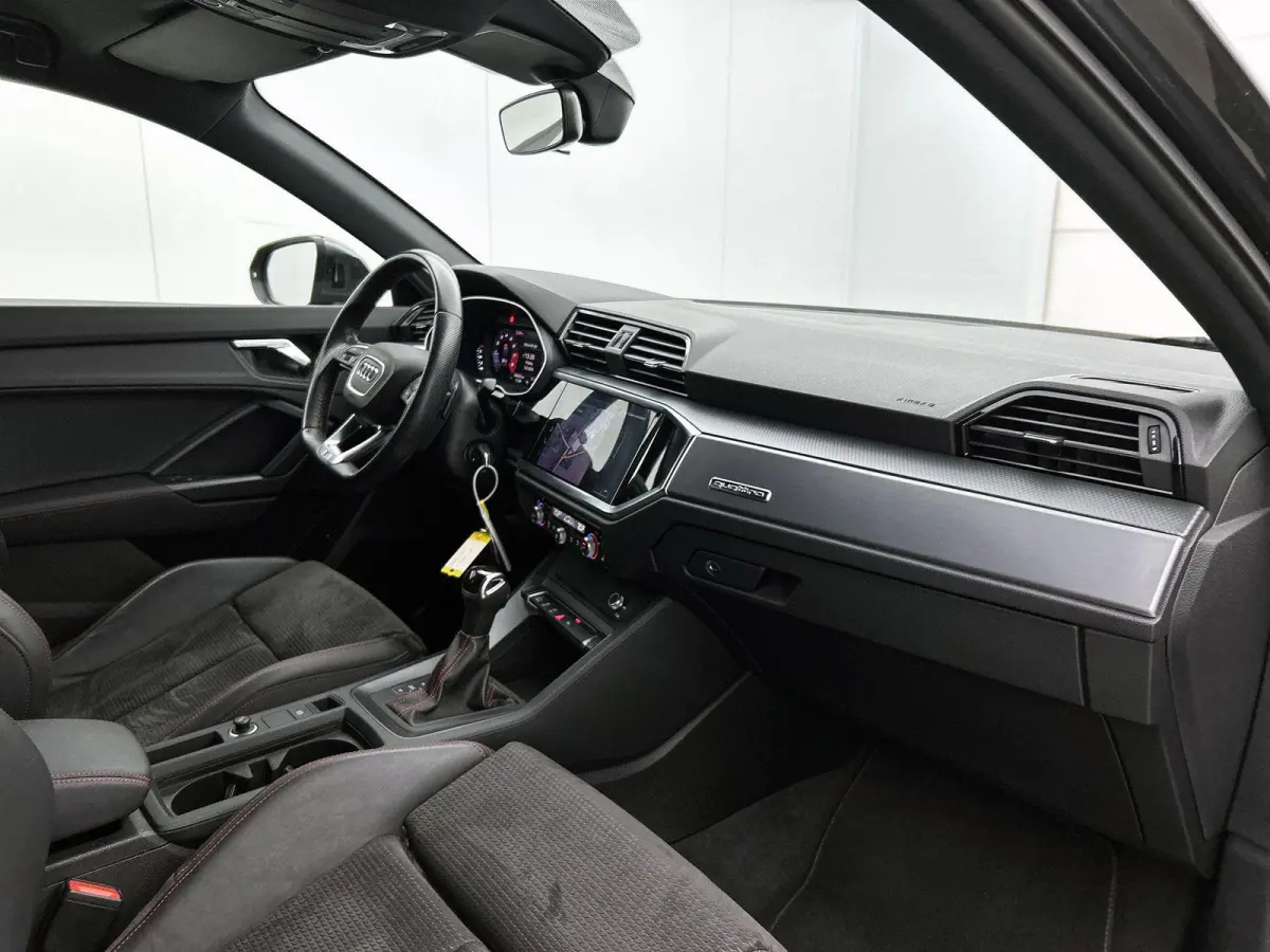 40 TFSI quattro Business Edition | AUTOMAAT | S-LINE | APPLE CARPLAY - ANDROID AUTO | STOELVERWARMING | TREKHAAK | CLIMATE CONTROL | CRUISE CONTROL | NAVIGATIE | DODEHOEKSENSOREN |