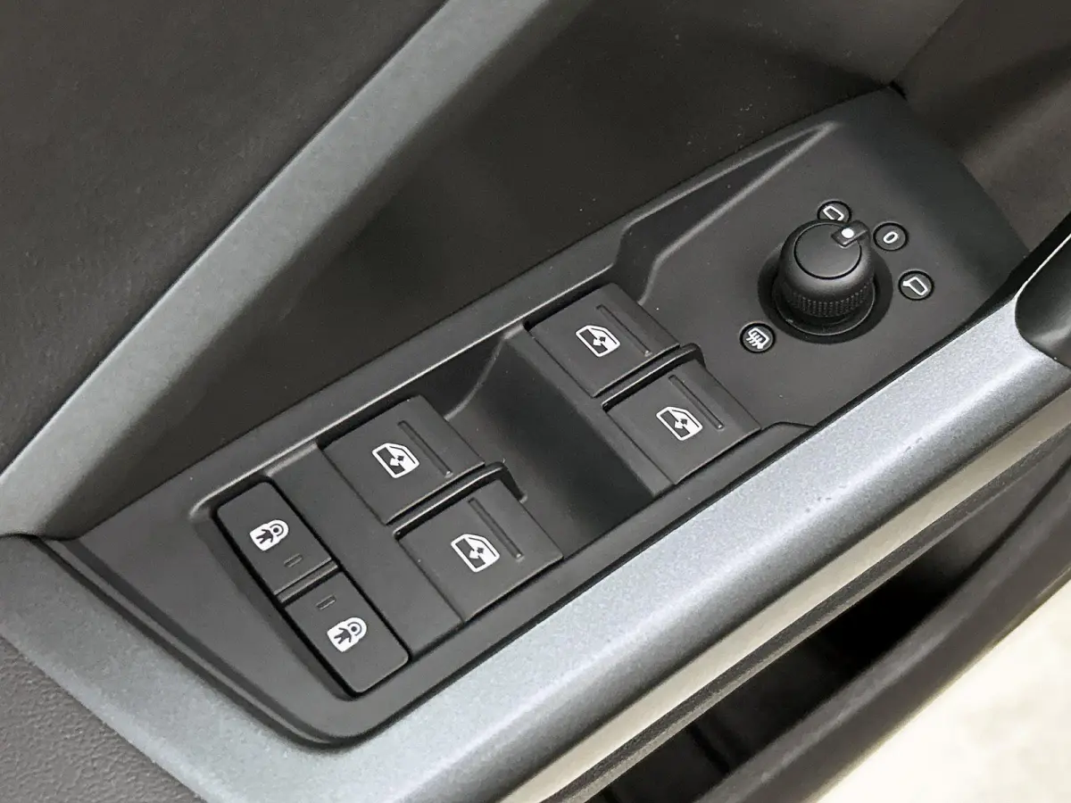 40 TFSI quattro Business Edition | AUTOMAAT | S-LINE | APPLE CARPLAY - ANDROID AUTO | STOELVERWARMING | TREKHAAK | CLIMATE CONTROL | CRUISE CONTROL | NAVIGATIE | DODEHOEKSENSOREN |