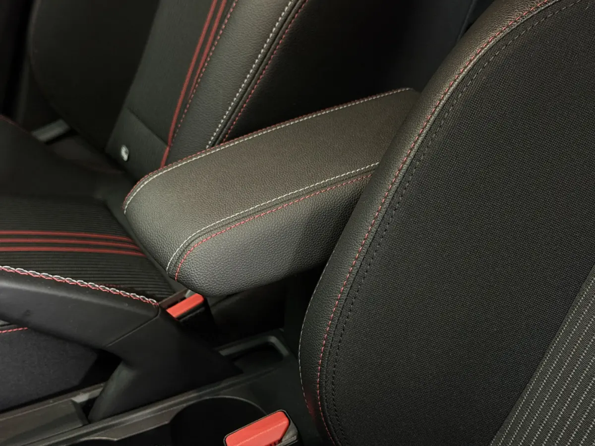 1.0 TCe 100pk R.S. Line | Groot Navi | Camera | Carplay | 17 inch | Sport stoelen | 100% onderhouden!