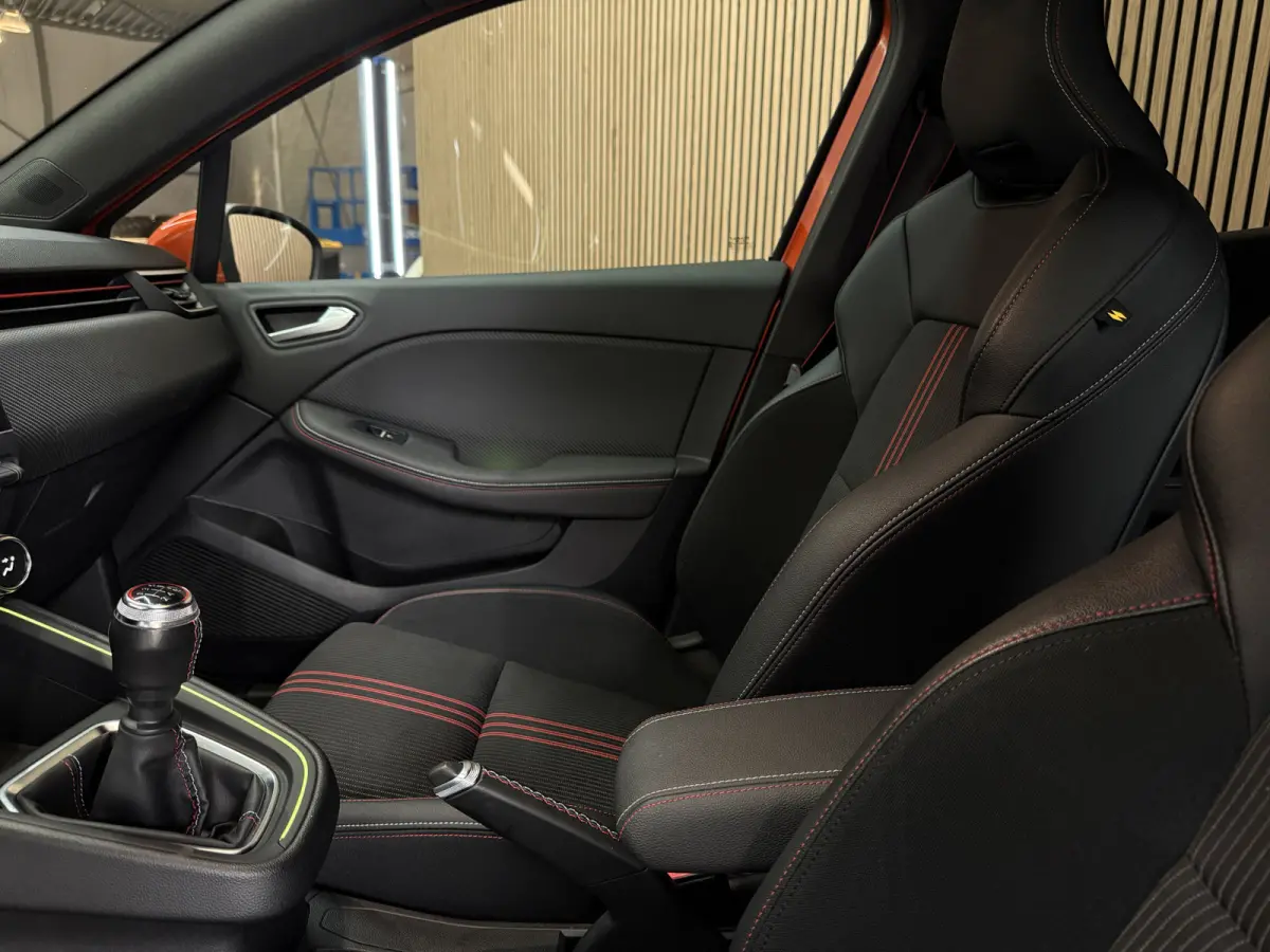 1.0 TCe 100pk R.S. Line | Groot Navi | Camera | Carplay | 17 inch | Sport stoelen | 100% onderhouden!
