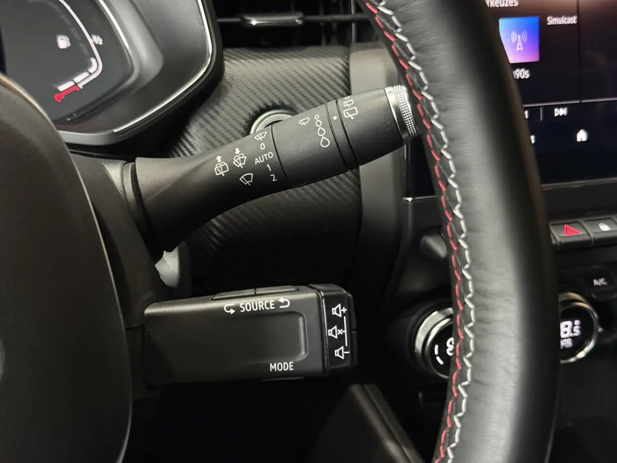 1.0 TCe 100pk R.S. Line | Groot Navi | Camera | Carplay | 17 inch | Sport stoelen | 100% onderhouden!