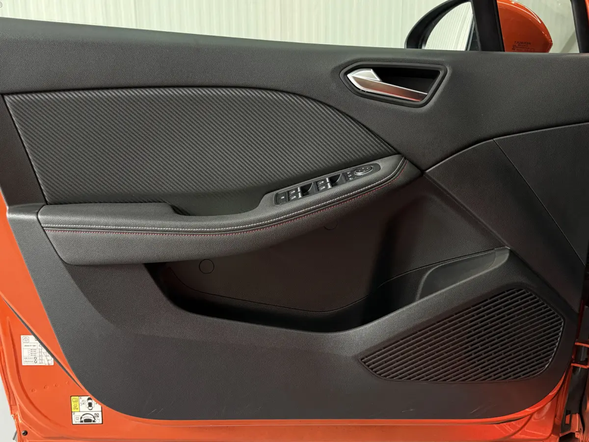 1.0 TCe 100pk R.S. Line | Groot Navi | Camera | Carplay | 17 inch | Sport stoelen | 100% onderhouden!