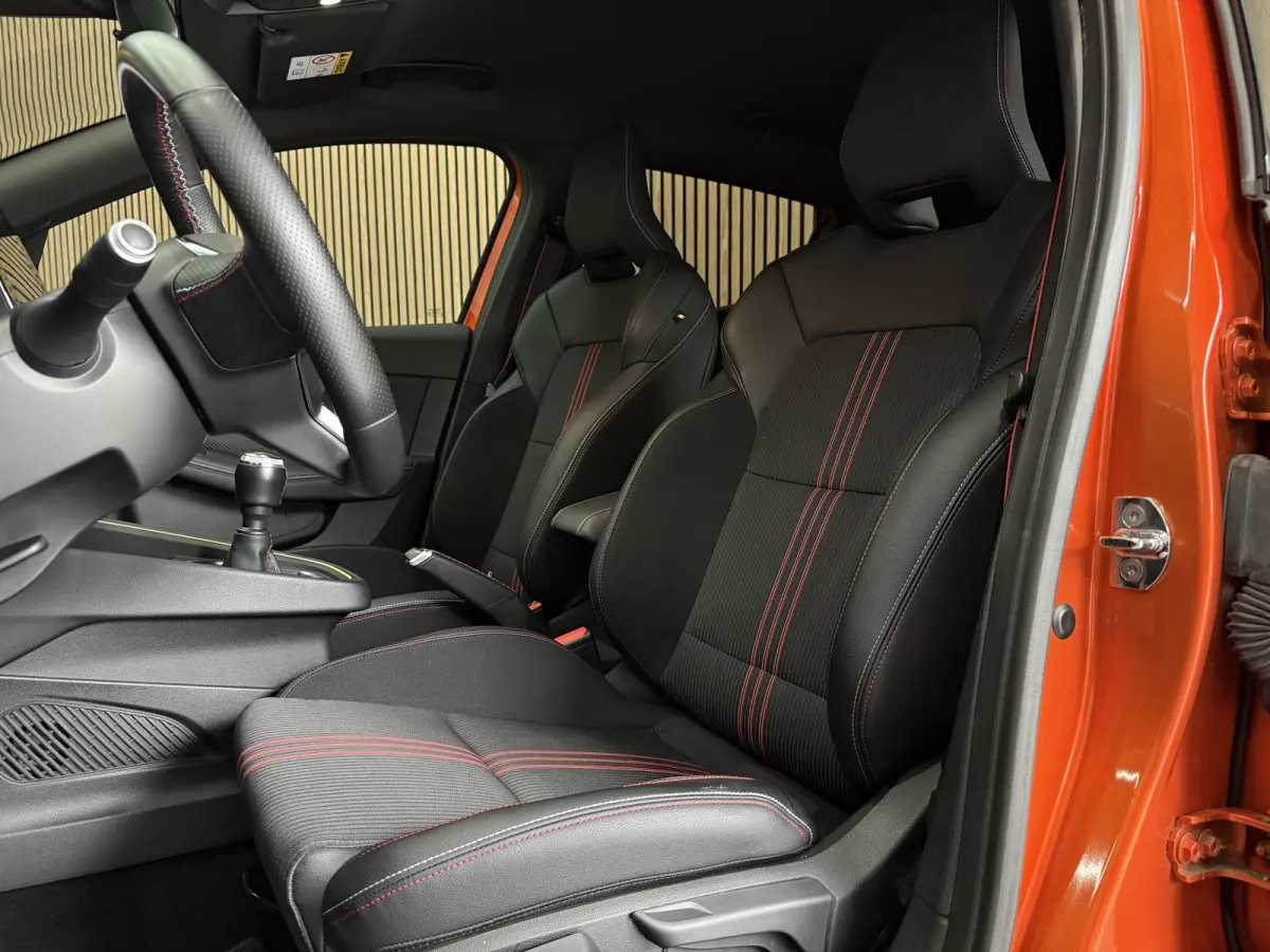 1.0 TCe 100pk R.S. Line | Groot Navi | Camera | Carplay | 17 inch | Sport stoelen | 100% onderhouden!