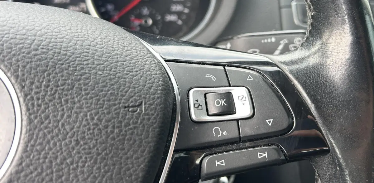 1.2 TSI Highline 90PK | Volledige Onderhoudshistorie | 5 Deurs | Parkeersensoren Voor en Achter | Airco | Cruise Control | Lichtmetalen Velgen | 2 Sleutels | Armsteun |