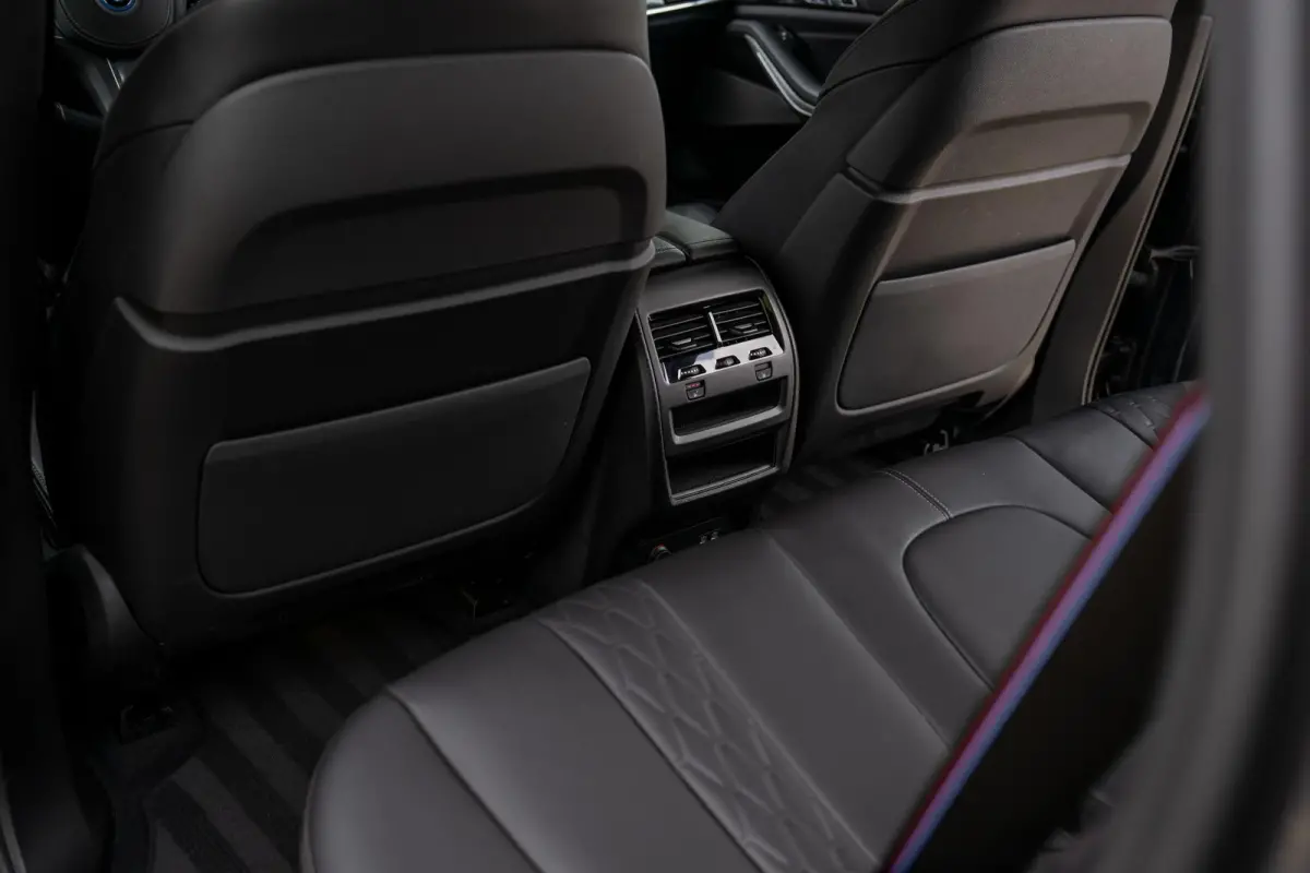 xDrive50e M-Sport Pro Carbon H/K Merino 22''