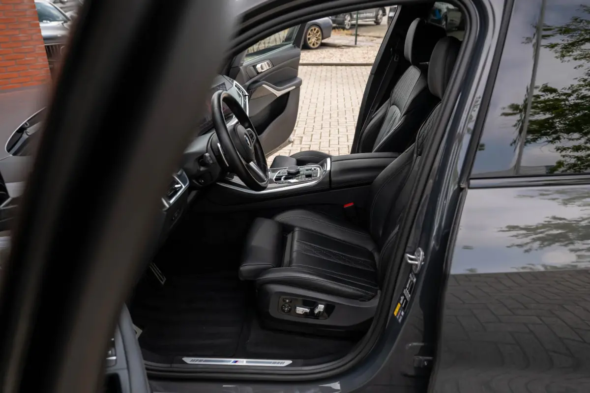 xDrive50e M-Sport Pro Carbon H/K Merino 22''