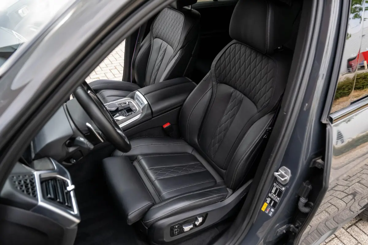 xDrive50e M-Sport Pro Carbon H/K Merino 22''