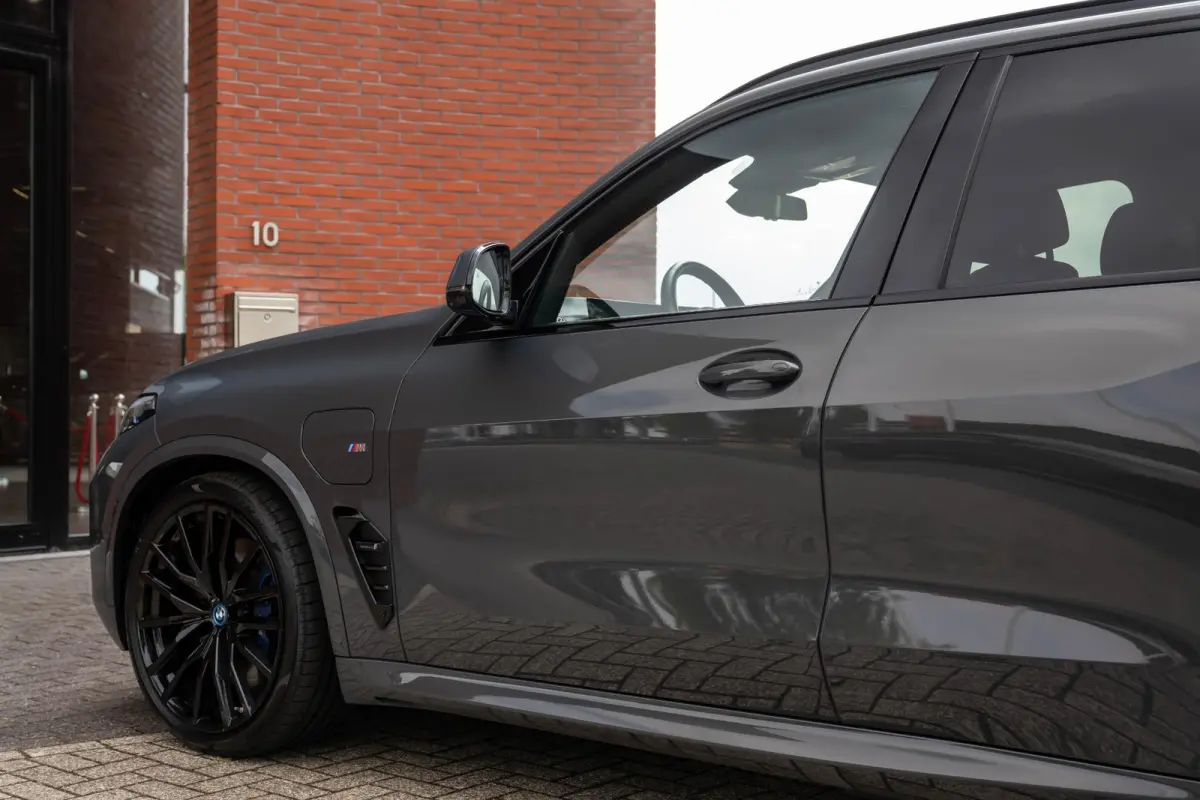 xDrive50e M-Sport Pro Carbon H/K Merino 22''