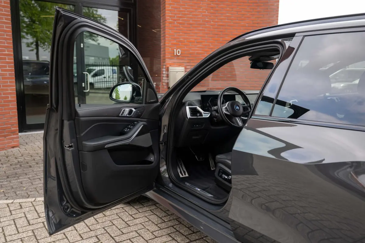 xDrive50e M-Sport Pro Carbon H/K Merino 22''