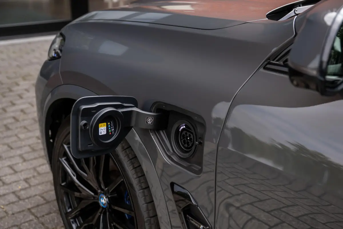 xDrive50e M-Sport Pro Carbon H/K Merino 22''