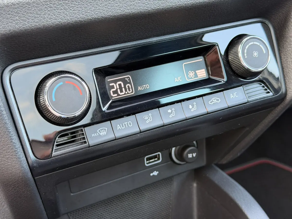 1.0 TSI Monte Carlo DSG Pano Camera CarPlay Navi DAB BTW