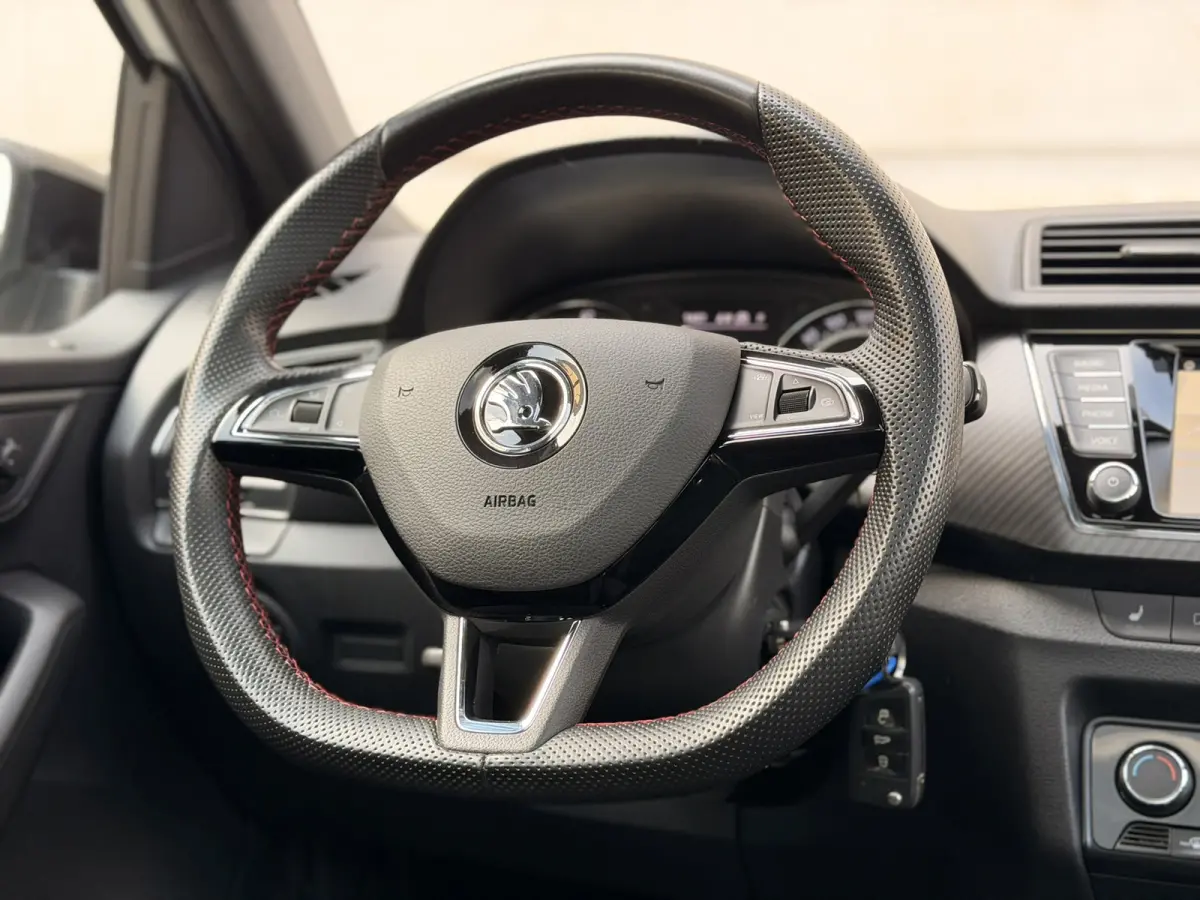 1.0 TSI Monte Carlo DSG Pano Camera CarPlay Navi DAB BTW