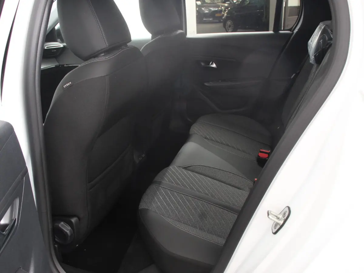 EV Allure 50 kWh Warmtepomp Navigatie Apple Carplay Android Auto Parkeerhulp Cruise Control Full Led Climate Control Lichtmetalen velgen