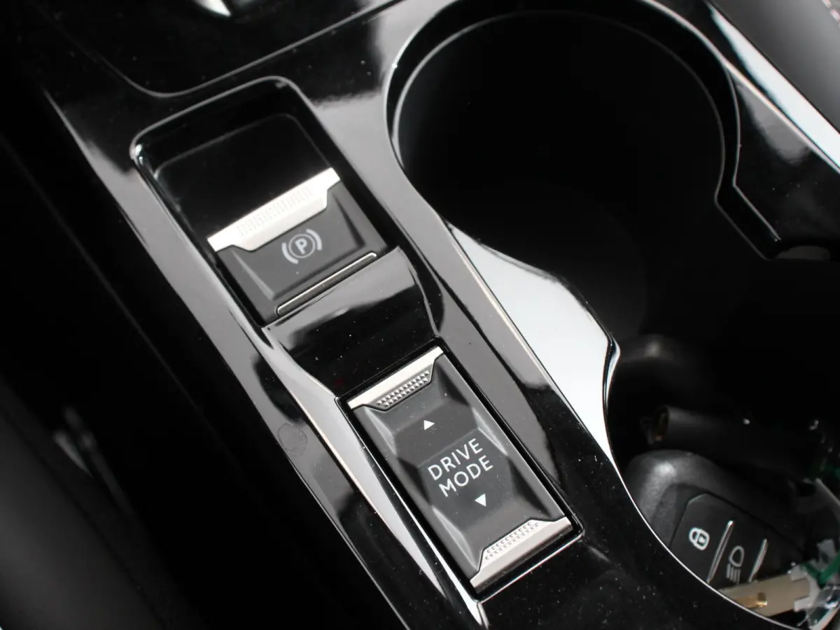 EV Allure 50 kWh Warmtepomp Navigatie Apple Carplay Android Auto Parkeerhulp Cruise Control Full Led Climate Control Lichtmetalen velgen