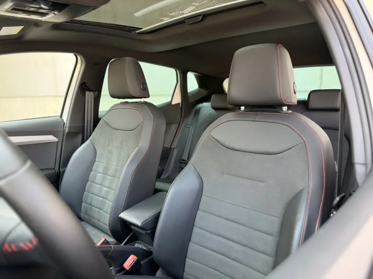 1.0 TSI FR Business Intense Plus Pano Virtual Camera 18'' 6-bak