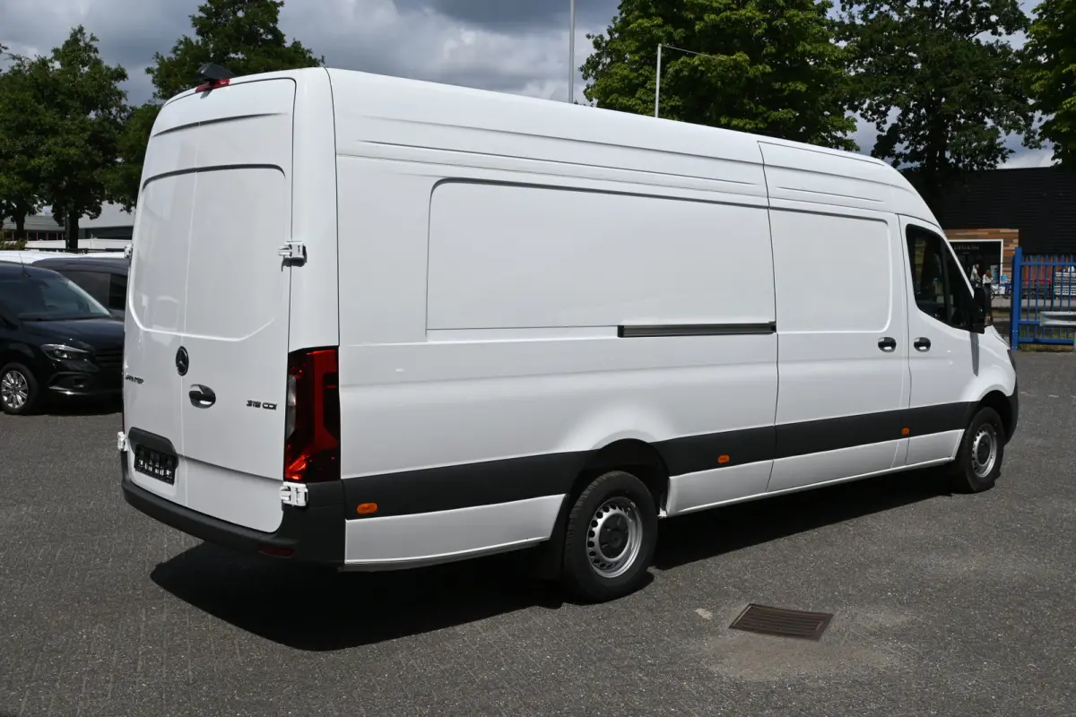 319 CDI Pro L4H2 Maxi LED, Geveerde stoel, Camera