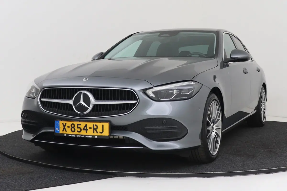 180 Luxury Line | Sfeerverlichting | Widescreen | Burmester | Navigatie | CarPlay | Camera |