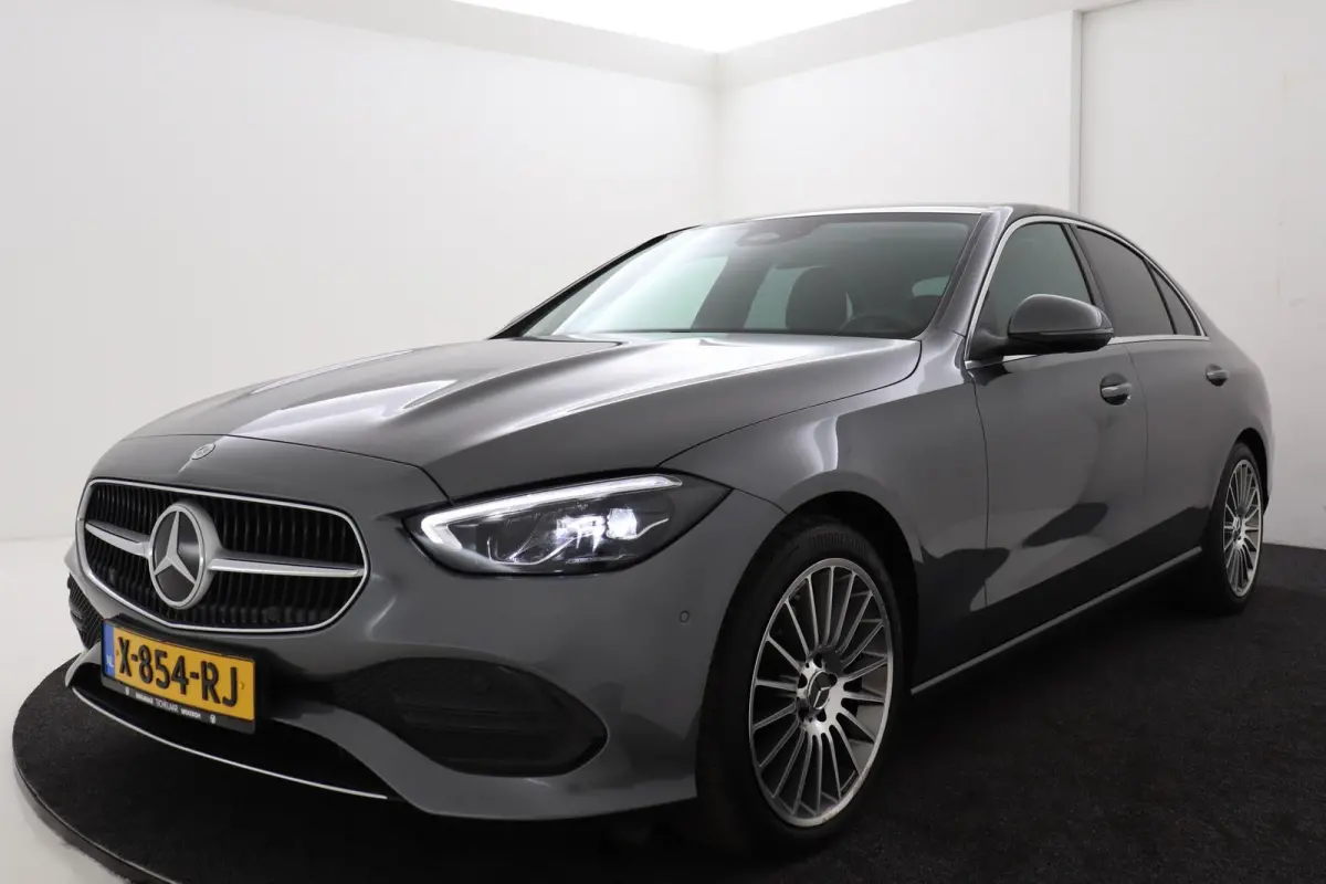 180 Luxury Line | Sfeerverlichting | Widescreen | Burmester | Navigatie | CarPlay | Camera |