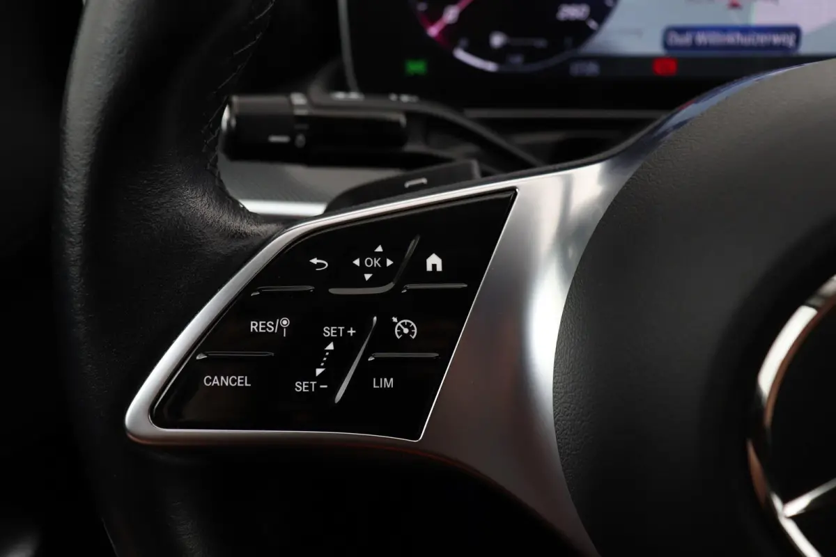 180 Luxury Line | Sfeerverlichting | Widescreen | Burmester | Navigatie | CarPlay | Camera |