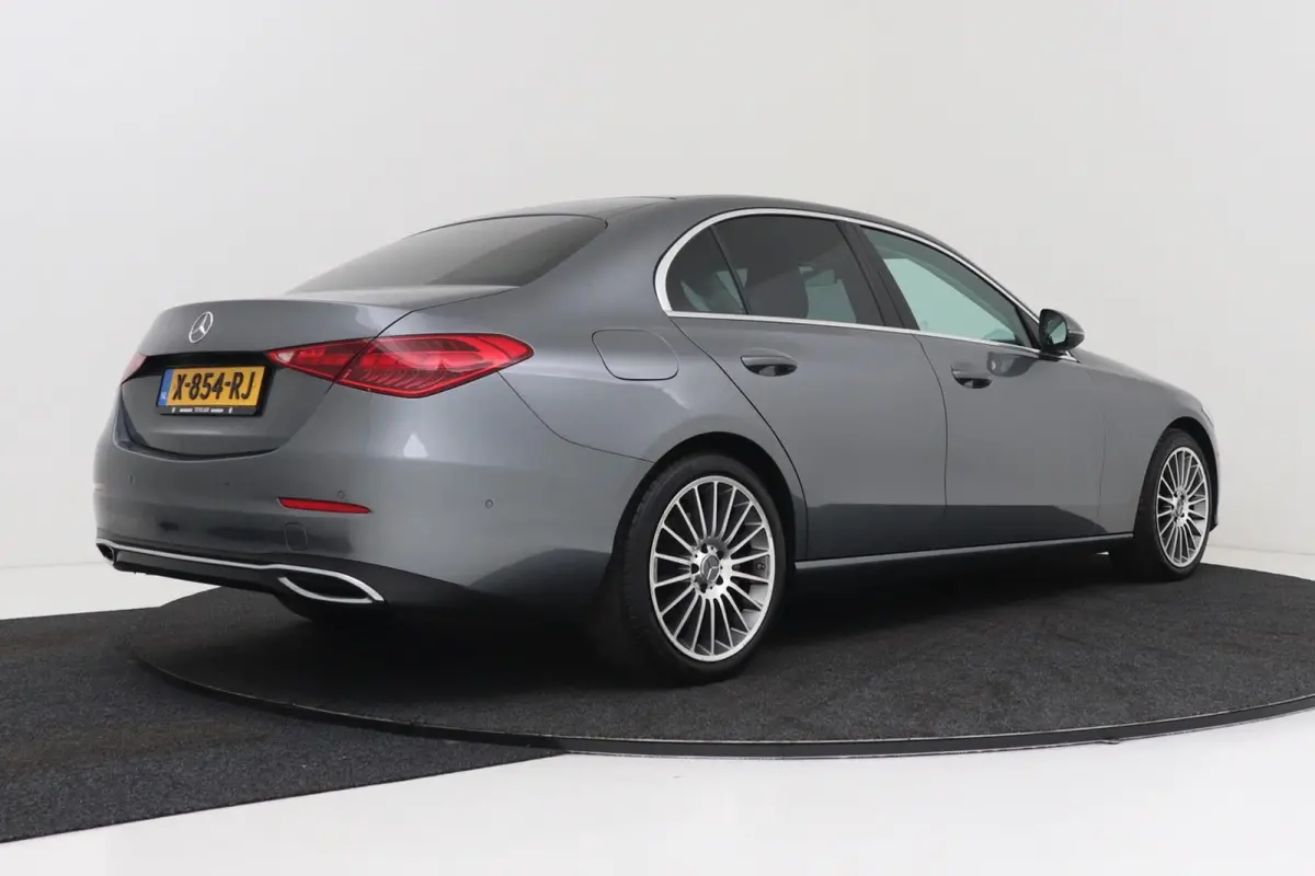 180 Luxury Line | Sfeerverlichting | Widescreen | Burmester | Navigatie | CarPlay | Camera |