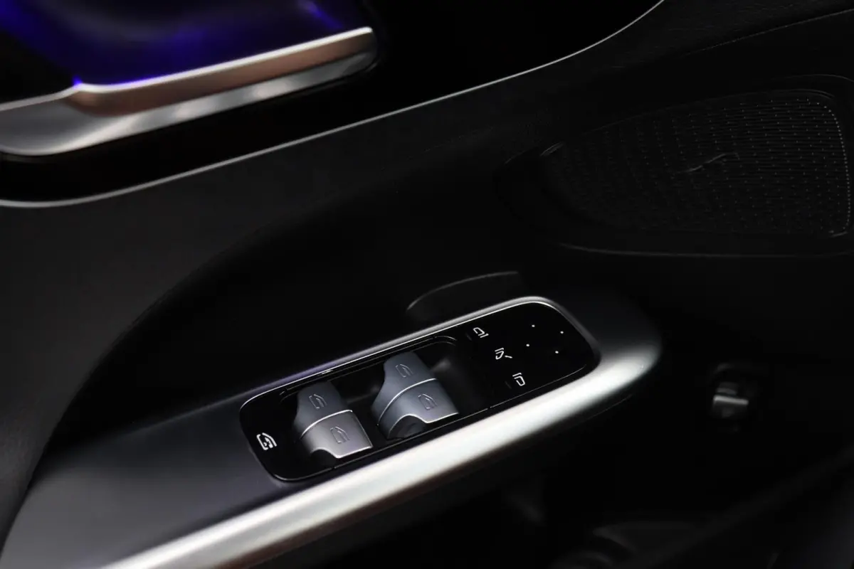180 Luxury Line | Sfeerverlichting | Widescreen | Burmester | Navigatie | CarPlay | Camera |